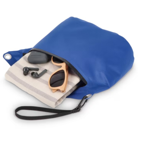 Sac à bandoulière ouvert montrant plusieurs objets rangés dans son compartiment principal.