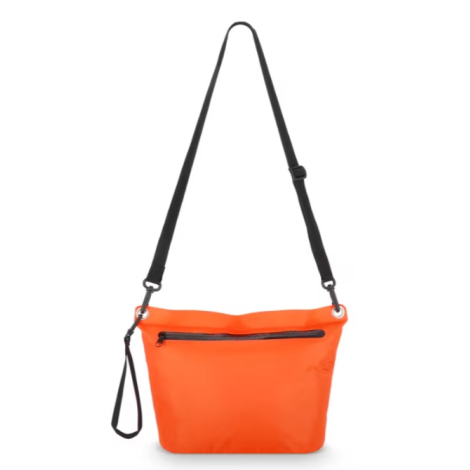 Sac à bandoulière présenté de face en coloris orange, sans personnalisation visible sur la face avant.