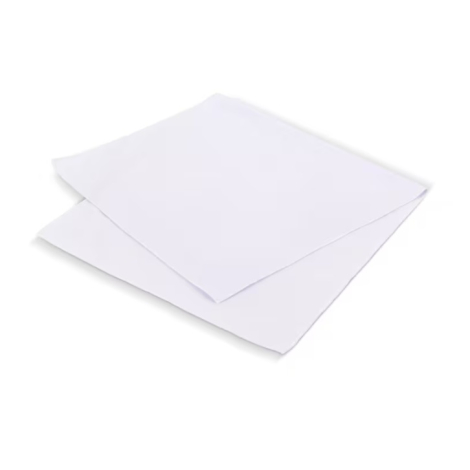 Serviette à séchage rapide partiellement pliée révélant ses deux faces.