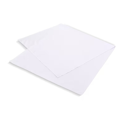 Serviette à séchage rapide partiellement pliée révélant les deux faces du tissu.