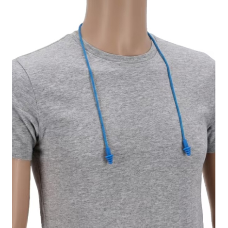 Bouchons d'oreilles portés autour du cou sur un mannequin.