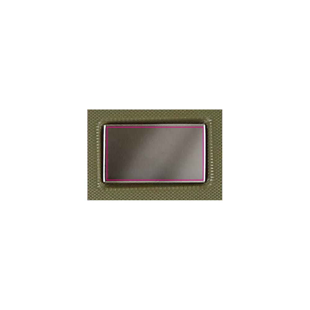 Sur la plaque métallique