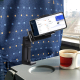 Support utilisé dans un train, fixé à une tablette et maintenant un smartphone en position horizontale, sans marquage visible. Support utilisé dans un train, fixé à une tablette et maintenant un smartphone en position horizontale, sans marquage visible.
