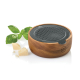 Râpe fine de table ronde avec récipient en bois présentant une personnalisation sur la face avant et disque de râpage noir perfo Râpe fine de table ronde avec récipient en bois présentant une personnalisation sur la face avant et disque de râpage noir perfo