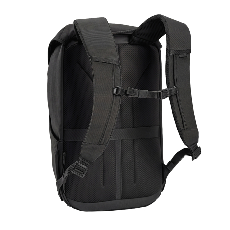 Sac à dos noir vu de dos, avec panneau dorsal rembourré en maille, bretelles réglables, sangle pectorale et passant horizontal.