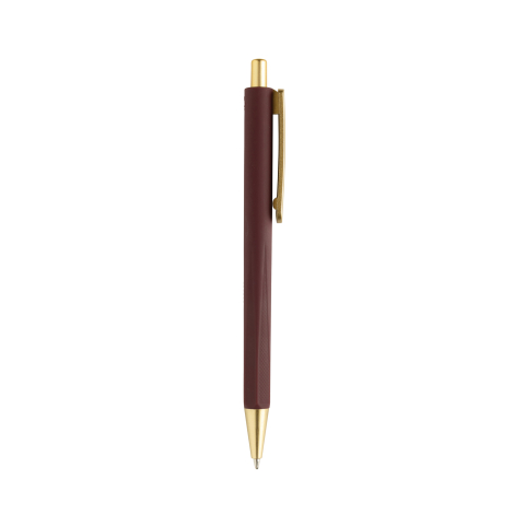 Vue de profil d’un stylo bordeaux à trois faces, avec corps mat, clip métallique doré, bouton-poussoir assorti et pointe conique