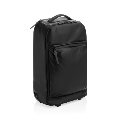 Vue de trois quarts du sac à dos noir, montrant sa poignée supérieure, sa poche avant zippée et son format vertical.