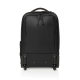 Vue arrière du sac à dos de voyage noir, avec deux roulettes intégrées dans un fond rigide renforcé. Vue arrière du sac à dos de voyage noir, avec deux roulettes intégrées dans un fond rigide renforcé.