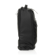 Vue de l’autre profil du sac à dos de voyage noir, avec plusieurs fermetures zippées, une poche latérale et une roulette visible Vue de l’autre profil du sac à dos de voyage noir, avec plusieurs fermetures zippées, une poche latérale et une roulette visible