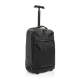 Sac à dos de voyage noir utilisé en configuration trolley, avec poignée télescopique déployée au-dessus du sac. Sac à dos de voyage noir utilisé en configuration trolley, avec poignée télescopique déployée au-dessus du sac.