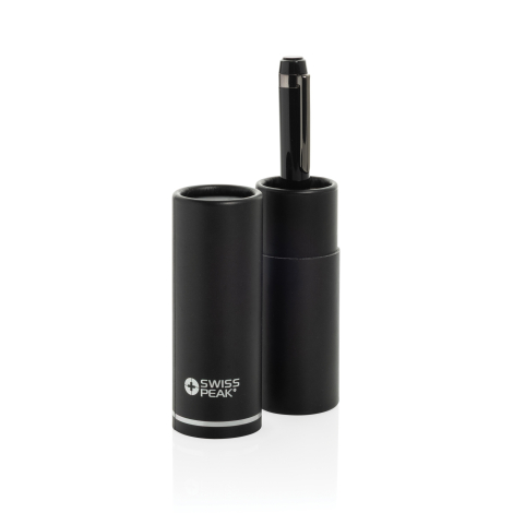 Stylo à bille noir placé verticalement dans son étui cylindrique ouvert, présenté à côté de la partie amovible de l’étui.