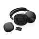 Casque audio noir ouvert et posé sur le côté, avec cache extérieur d’un écouteur retiré pour révéler le logement de la batterie, Casque audio noir ouvert et posé sur le côté, avec cache extérieur d’un écouteur retiré pour révéler le logement de la batterie,