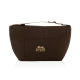 Vue de face d’un sac isotherme marron de forme trapézoïdale, avec fermeture zippée sur le dessus, bandoulière réglable et grande Vue de face d’un sac isotherme marron de forme trapézoïdale, avec fermeture zippée sur le dessus, bandoulière réglable et grande