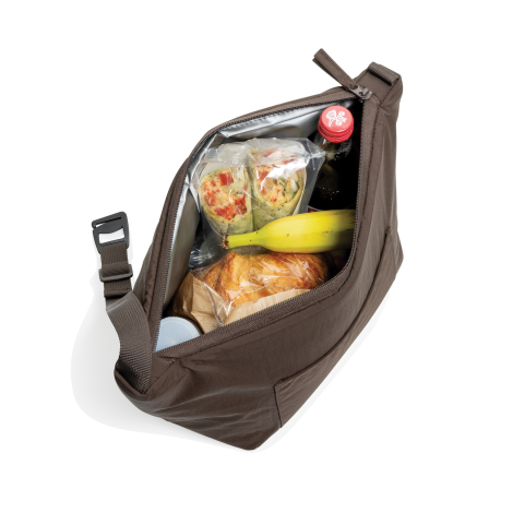 Sac isotherme noir ouvert en vue plongeante, montrant son compartiment intérieur à doublure métallisée, la fermeture zippée et l