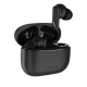 Écouteurs intra-auriculaires sans fil noirs présentés avec leur boîtier de charge ouvert. Un symbole blanc est visible sur la ti