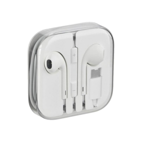 Écouteurs filaires blancs avec connecteur USB Type-C présentés rangés dans leur boîtier transparent. Aucun marquage visible.