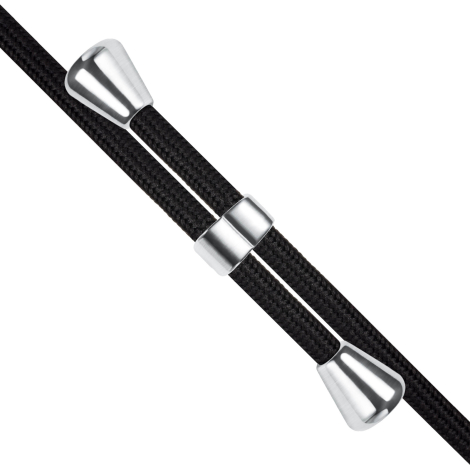 Cordon réglable avec éléments métalliques.