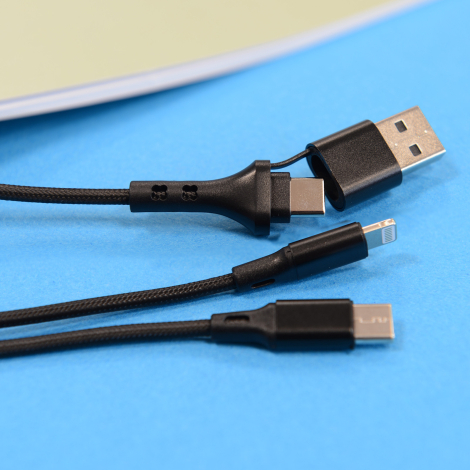 Connectiques du câble 4 en 1.