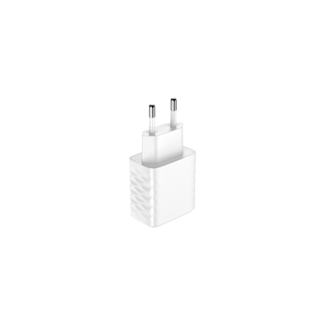 Chargeur secteur blanc présenté de trois quarts arrière, avec deux broches métalliques et un relief géométrique visible sur une 
