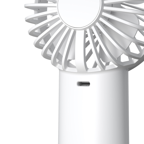 Vue rapprochée du port USB Type-C situé au dos du ventilateur pour la recharge.