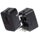 Adaptateur noir avec prise universelle en façade.