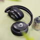 Casque avec personnalisation sur les deux écouteurs. Casque avec personnalisation sur les deux écouteurs.