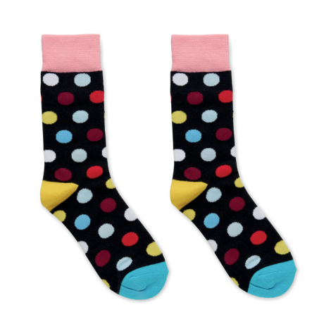 Paire de chaussettes noires assorties à pois multicolores, avec bords-côtes roses, talons jaunes et pointes bleu turquoise.