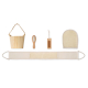 Tous les éléments du coffret sont présentés séparément : baquet en bois, petite brosse, brosse rectangulaire, gant de gommage et