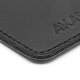 Cuir noir, coutures et personnalisation. Cuir noir, coutures et personnalisation.