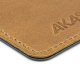 Cuir marron clair, coutures et personnalisation. Cuir marron clair, coutures et personnalisation.