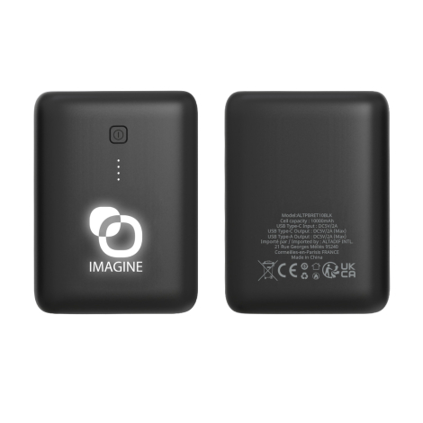 Vues de face et de dos d’une batterie de secours noire, avec logo blanc rétroéclairé à l’avant et informations techniques imprim
