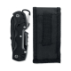Couteau multi-outils noir entièrement replié présenté à côté de sa pochette de rangement en textile noir avec passant au dos.
