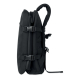 Présenté de côté, le sac noir montre son volume compact, ses deux sangles de compression et le rembourrage des bretelles ainsi q Présenté de côté, le sac noir montre son volume compact, ses deux sangles de compression et le rembourrage des bretelles ainsi q