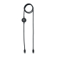 Câble noir USB-C à USB-C présenté déployé, avec un module de charge circulaire personnalisé intégré au câble et un connecteur à Câble noir USB-C à USB-C présenté déployé, avec un module de charge circulaire personnalisé intégré au câble et un connecteur à