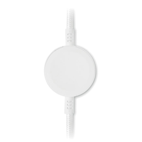 Gros plan sur le module de charge circulaire blanc intégré au centre d’un câble tressé de même couleur.