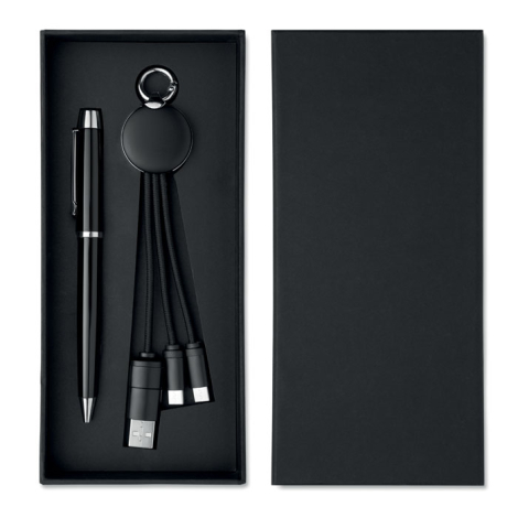Vue de dessus du coffret cadeau noir ouvert avec le stylo et le porte-clés câble rangés dans leur emplacement, à côté du couverc