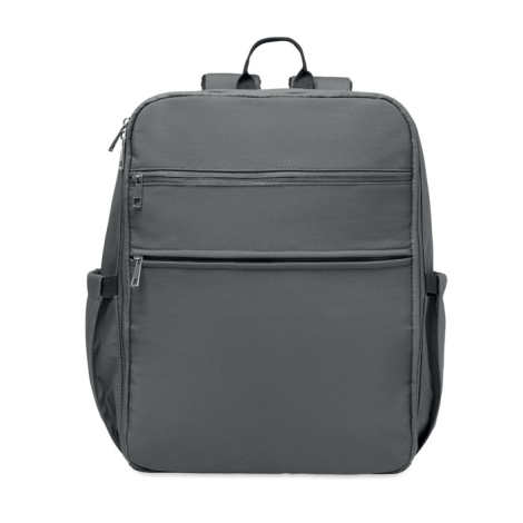 Vue de face d’un sac à dos gris rectangulaire avec deux poches avant horizontales zippées et deux poches latérales ouvertes.