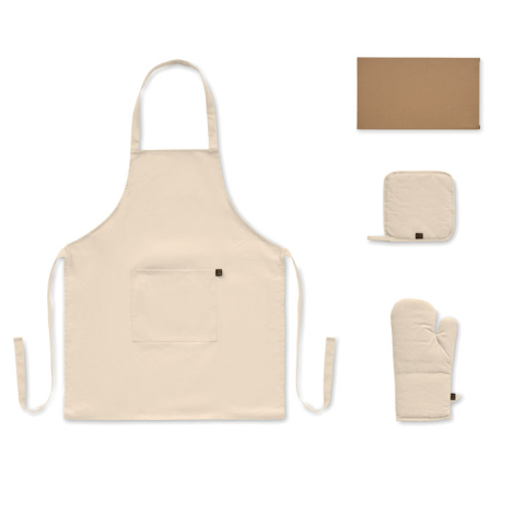Ensemble de cuisine beige composé d’un tablier à poche frontale, d’une manique carrée et d’un gant de cuisine matelassés, accomp