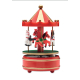 Mini carrousel décoratif rouge, vert et doré, composé de chevaux rouges et blancs disposés autour d’un axe central, sur une base Mini carrousel décoratif rouge, vert et doré, composé de chevaux rouges et blancs disposés autour d’un axe central, sur une base