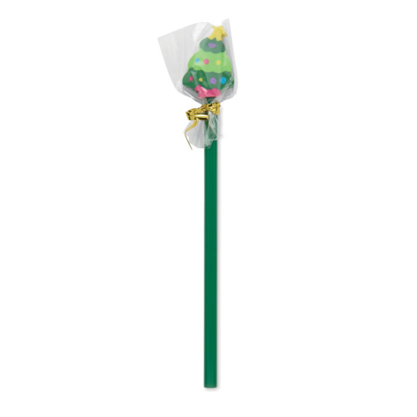Crayon vert avec gomme en forme de sapin de Noël, présenté dans un emballage transparent fermé par un lien doré.