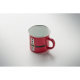 Vue en plongée du mug rouge vide avec anse latérale et décoration de ceinture noire et boucle dorée. Vue en plongée du mug rouge vide avec anse latérale et décoration de ceinture noire et boucle dorée.