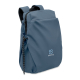 Sac à dos bleu vu de trois quarts, avec grande poche avant et compartiment principal zippés, poches latérales à cordons de serra Sac à dos bleu vu de trois quarts, avec grande poche avant et compartiment principal zippés, poches latérales à cordons de serra