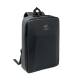 Sac à dos noir vu de trois quarts, avec façade rigide aux reliefs géométriques, fermeture zippée sur le pourtour, poignée supéri Sac à dos noir vu de trois quarts, avec façade rigide aux reliefs géométriques, fermeture zippée sur le pourtour, poignée supéri