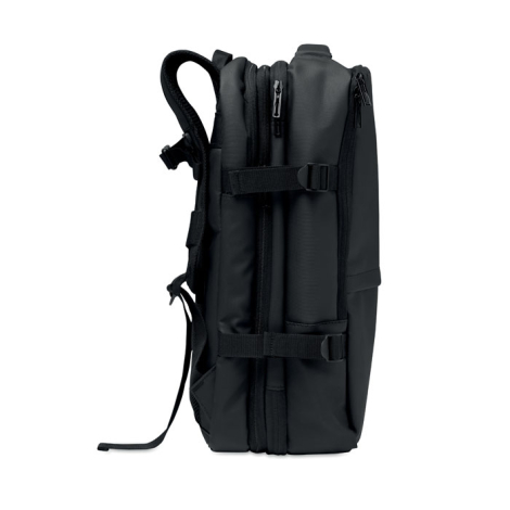Vue de profil du sac à dos noir montrant les différents compartiments zippés et les deux sangles latérales de compression.