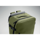 Vue rapprochée du haut d’un sac à dos cabine vert kaki avec un ordinateur portable partiellement inséré dans le compartiment arr Vue rapprochée du haut d’un sac à dos cabine vert kaki avec un ordinateur portable partiellement inséré dans le compartiment arr