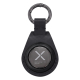 Porte-clés connecté noir en forme de goutte avec anneau métallique et logo sur la face avant. Porte-clés connecté noir en forme de goutte avec anneau métallique et logo sur la face avant.