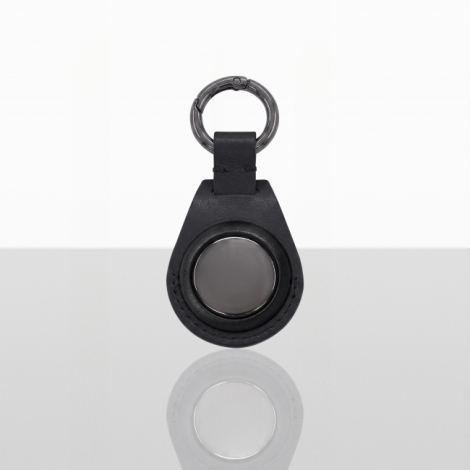 Porte-clés connecté noir avec surface circulaire métallique vierge.