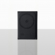 Vue arrière du portefeuille connecté noir avec zone circulaire de recharge sans fil et bouton d'alimentation. Vue arrière du portefeuille connecté noir avec zone circulaire de recharge sans fil et bouton d'alimentation.