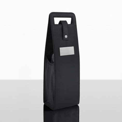 Sac porte-bouteille noir vu de trois quarts du côté opposé, présentant sa forme triangulaire en profondeur, sa poignée découpée,