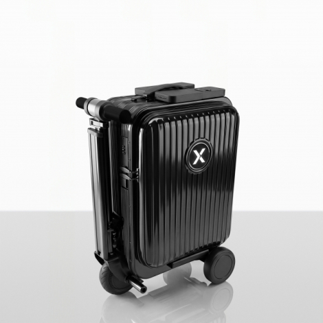 Valise-trottinette noire en configuration repliée, vue de trois quarts, avec coque rigide à rainures verticales, emblème circula